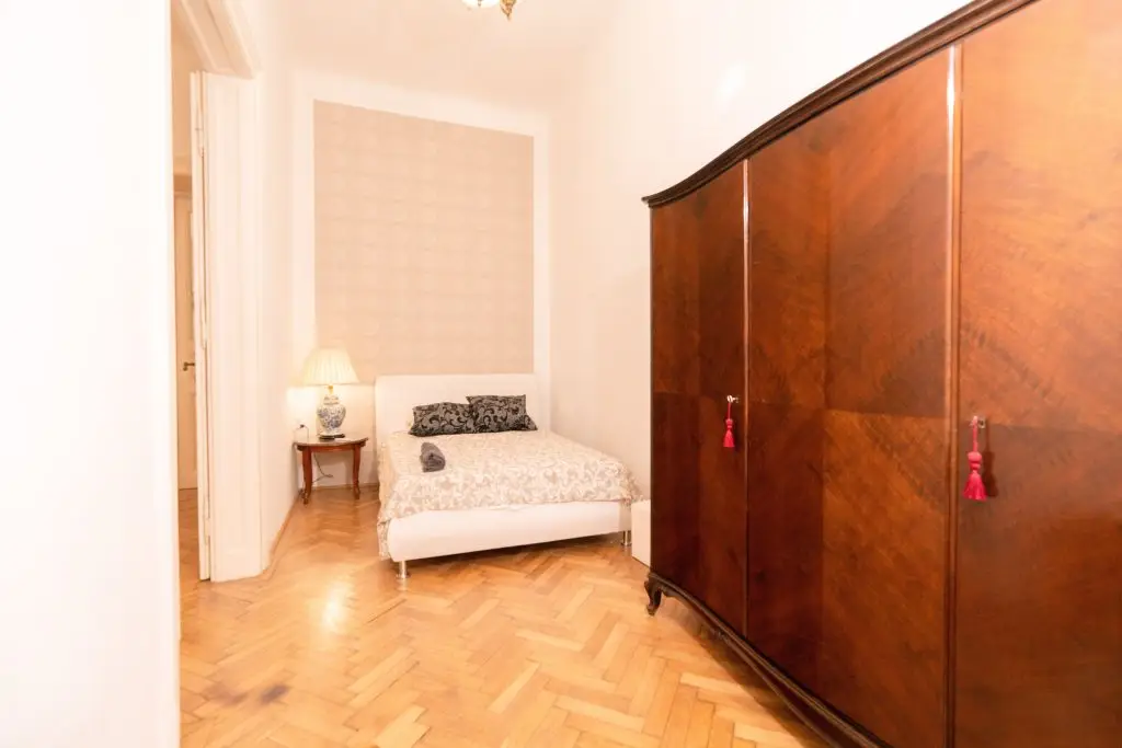 Lovag Utca 12