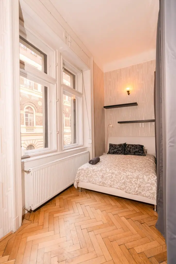 Lovag Utca 12